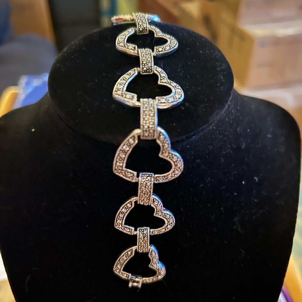 Chic Silver Heart Bracelet